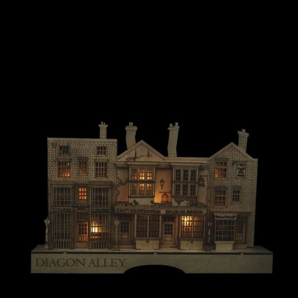Harry Potter Village - Diagon Alley Illuminated Centrepiece - Image 2