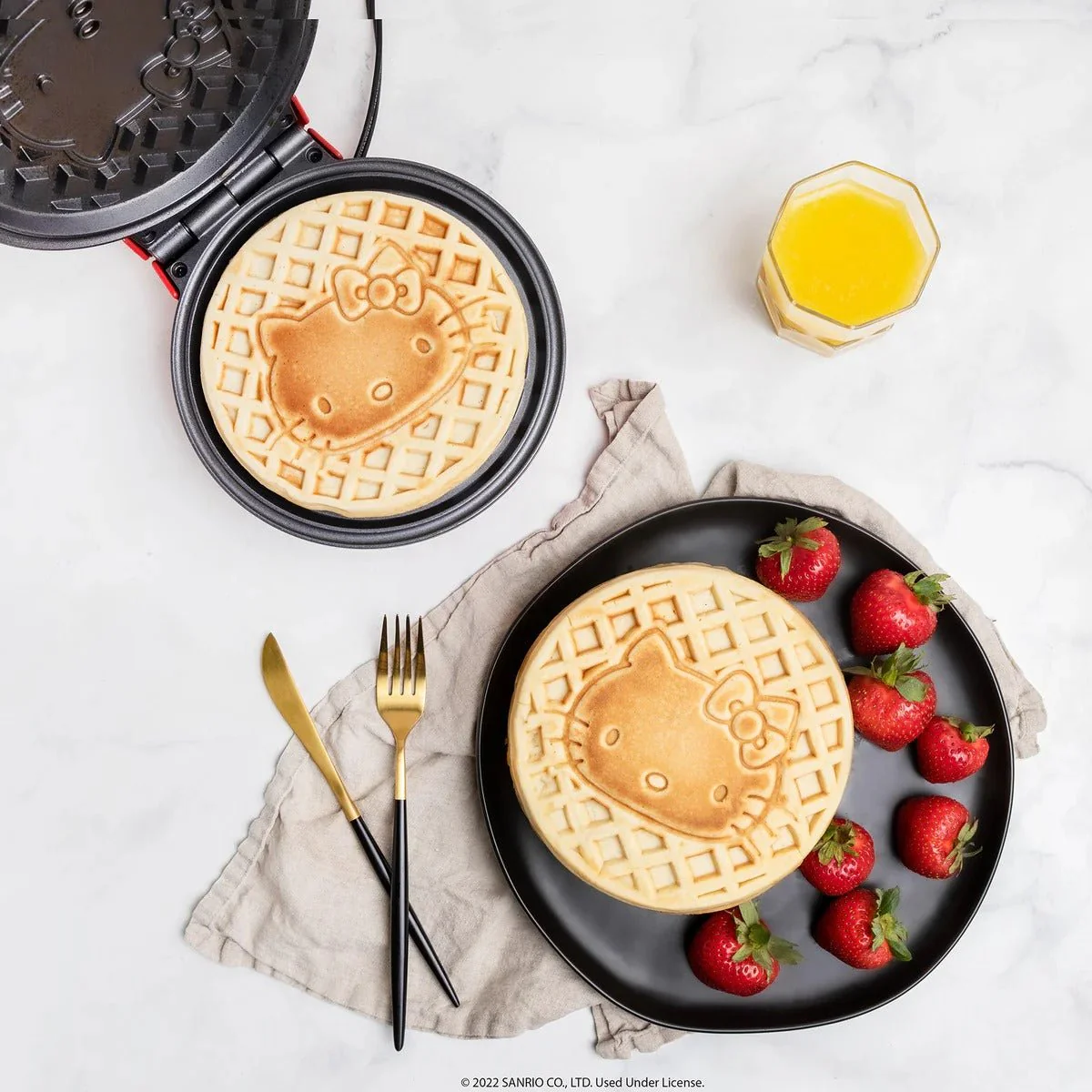 Hello Kitty Pink Waffle Maker - Image 3