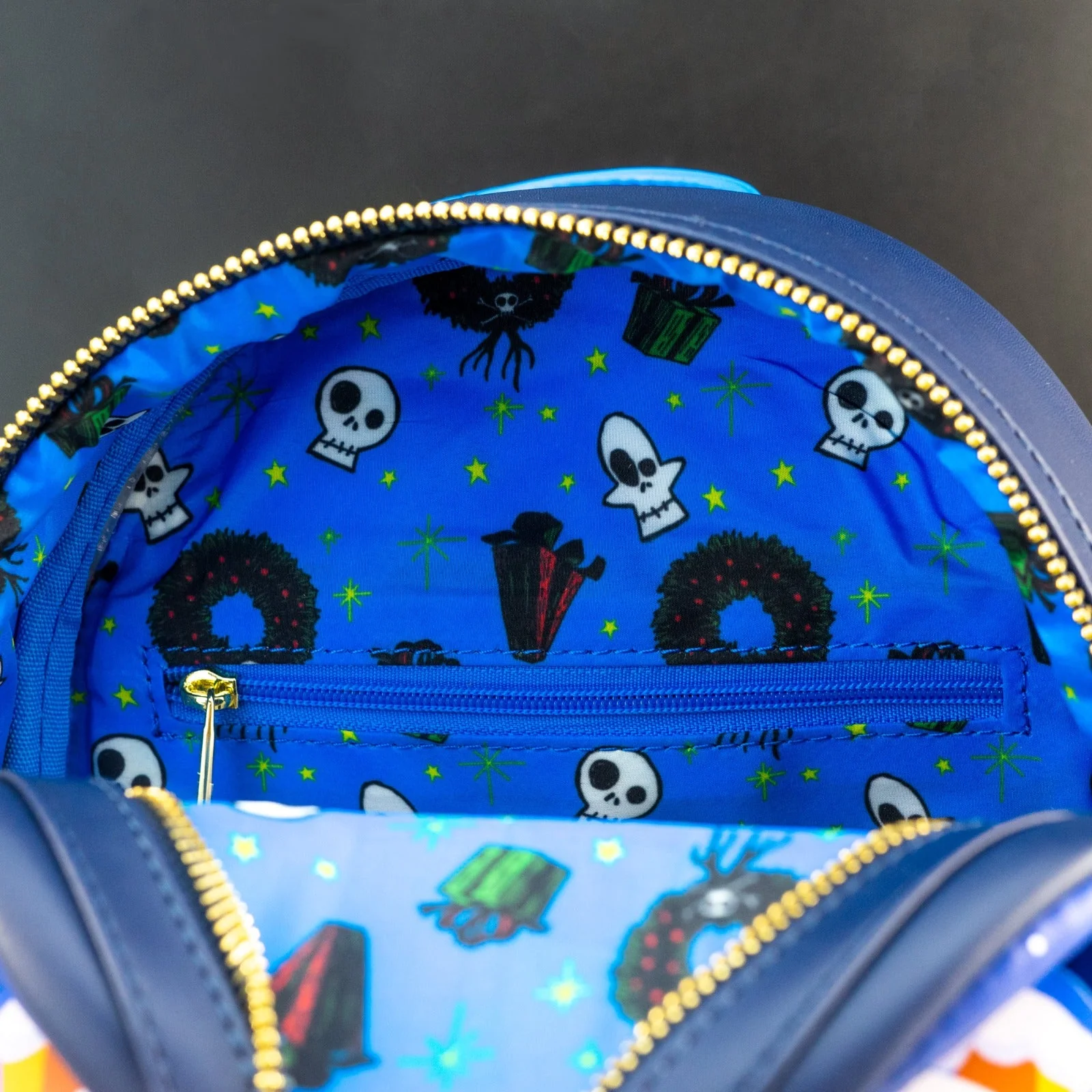 Loungefly The Nightmare Before Christmas - Christmas Town Mini Backpack - Image 7