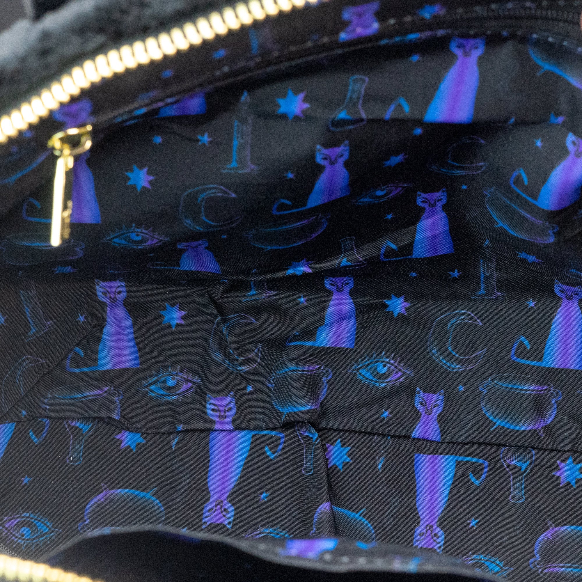 Loungefly x Disney Hocus Pocus Binx Crossbody Bag - Image 5