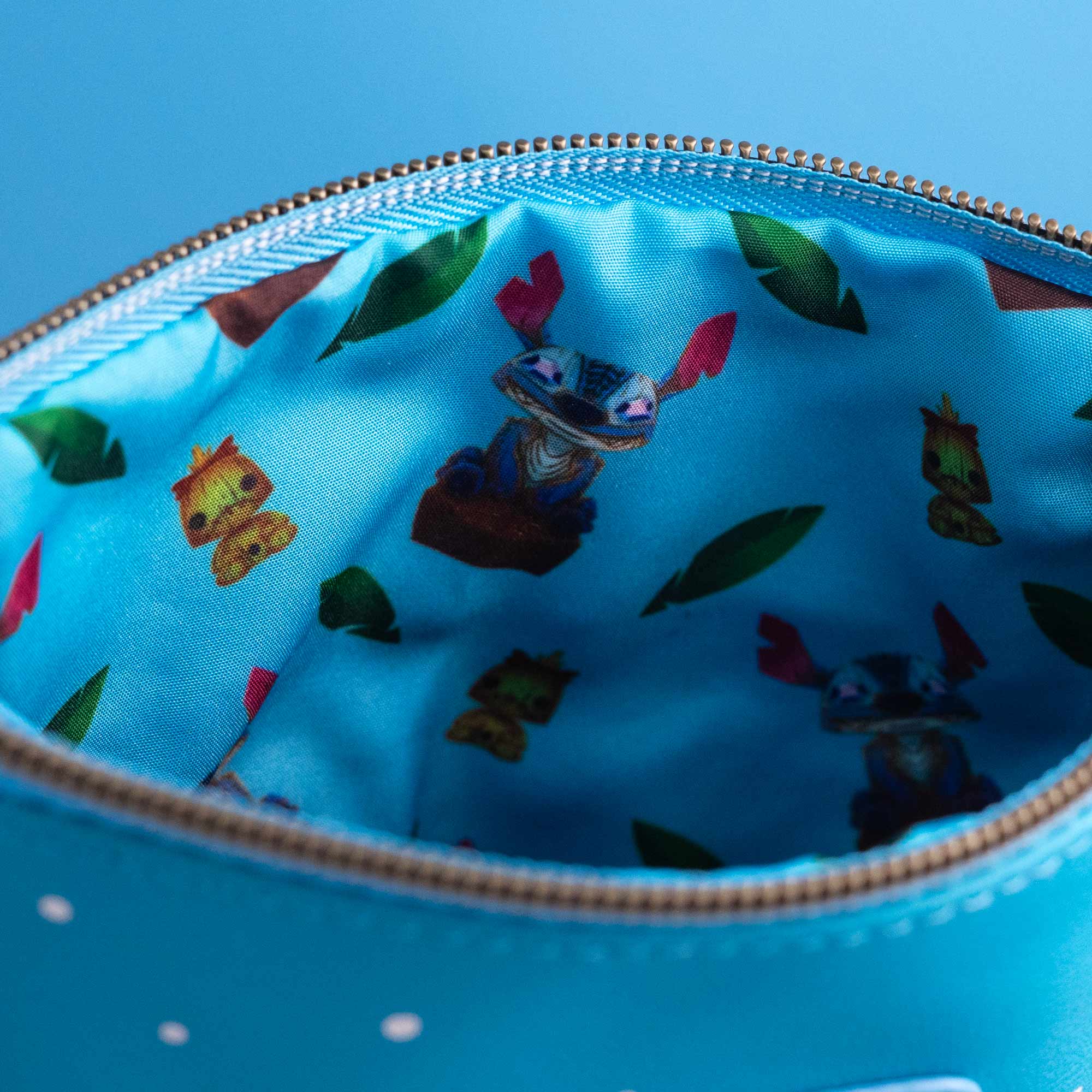 Loungefly x Disney Lilo and Stitch Carved Wood Tiki Stitch Passport Bag - Image 7