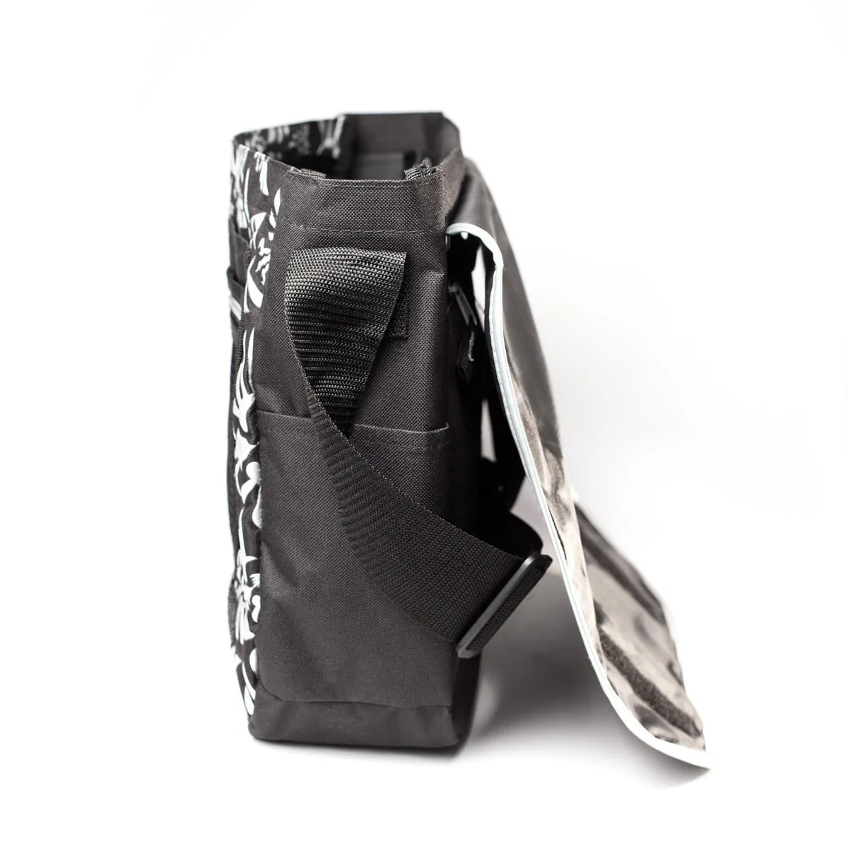 Nintendo The Legend of Zelda Black Messenger Bag - Image 2