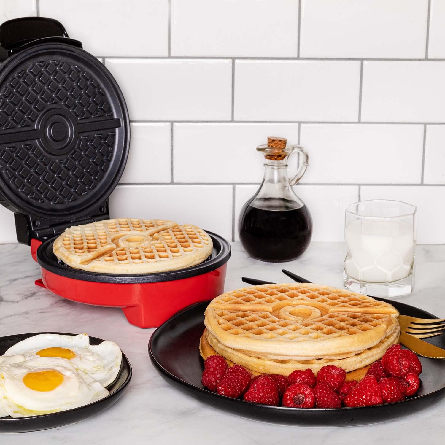 Pokémon Poké Ball Electronic Waffle Maker - Image 3