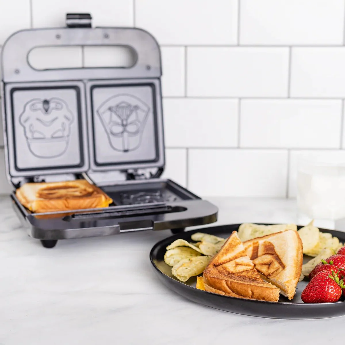 Star Wars Darth Vader & Stormtrooper Grilled Cheese Toastie Maker - Image 5
