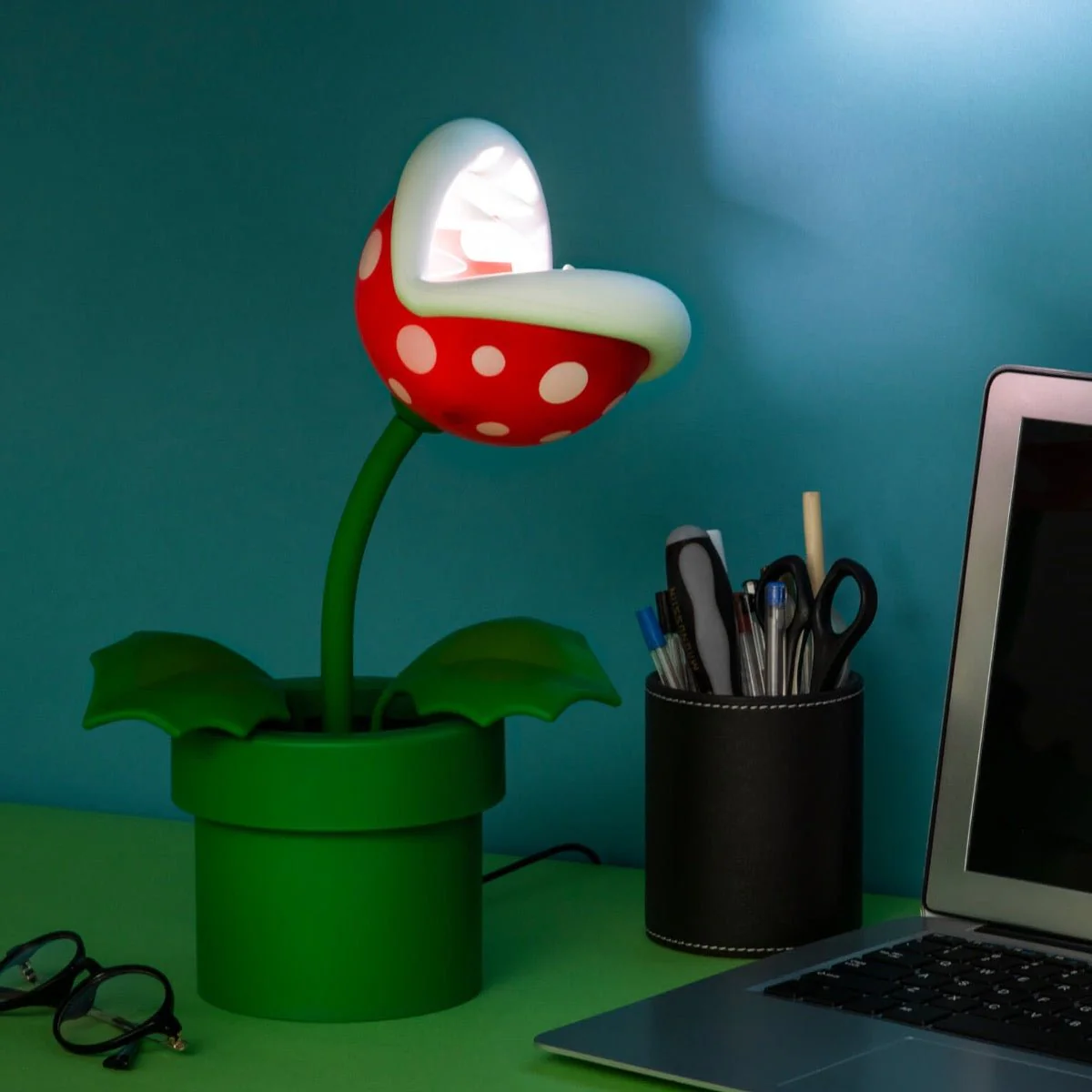 Super Mario Piranha Plant Posable Desk Lamp - Image 2