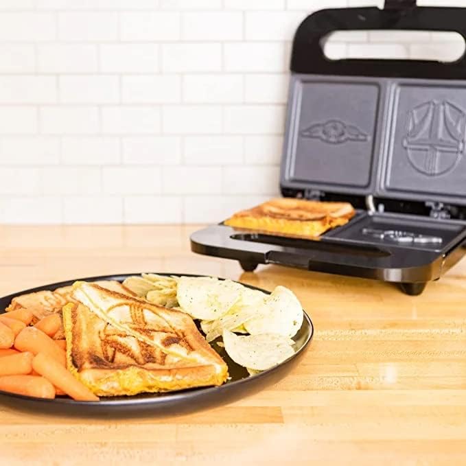 Star Wars The Mandalorian Electronic Grilled Cheese Toastie Maker - Image 3