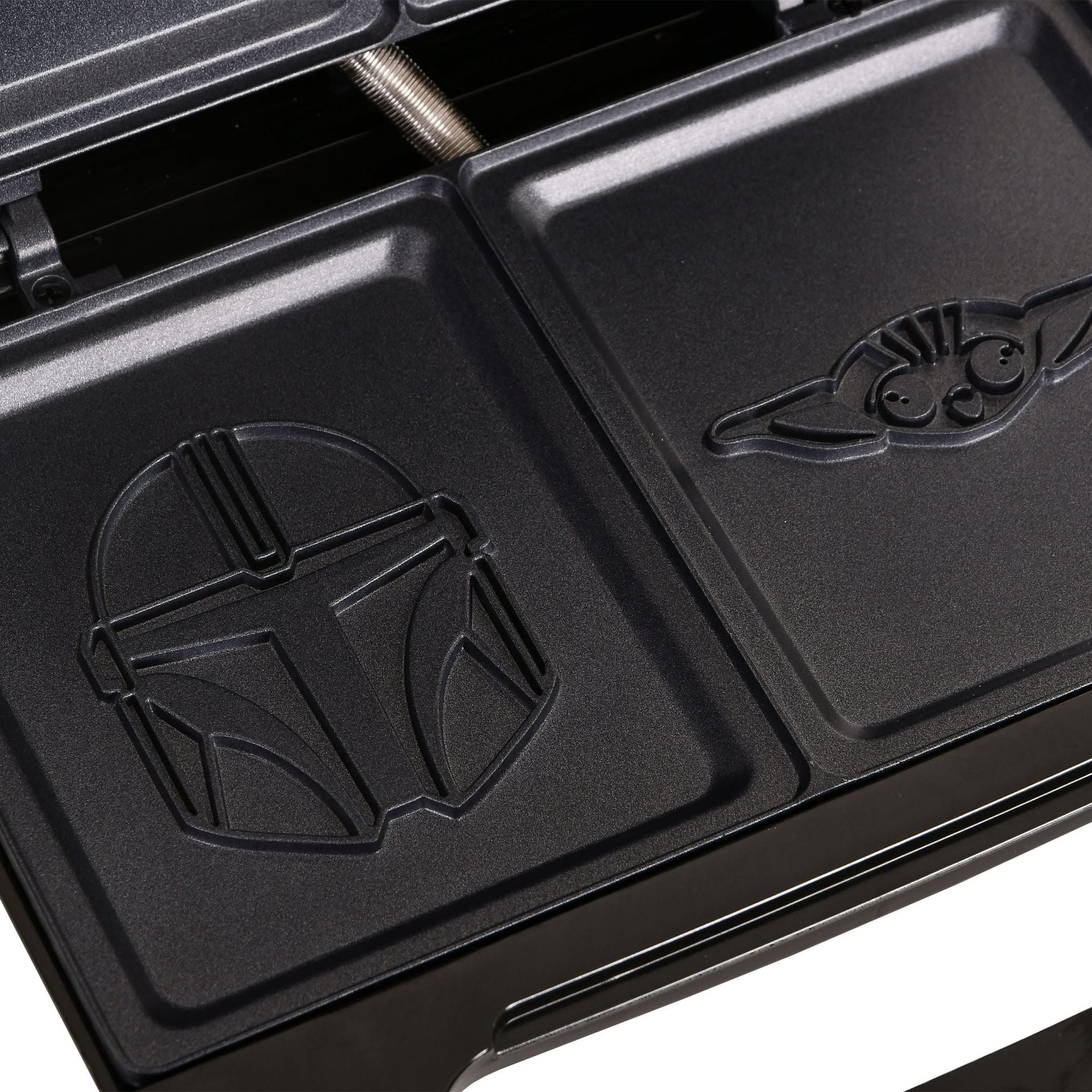 Star Wars The Mandalorian Electronic Grilled Cheese Toastie Maker - Image 4